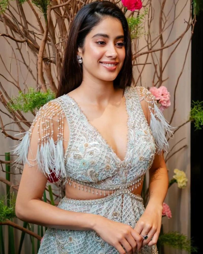 janhvi-kapoor-hot-photos